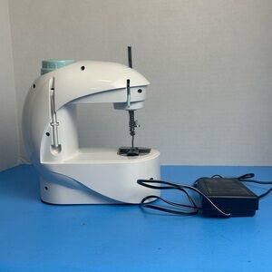 Compact White Sewing Machine with Foot Pedal
